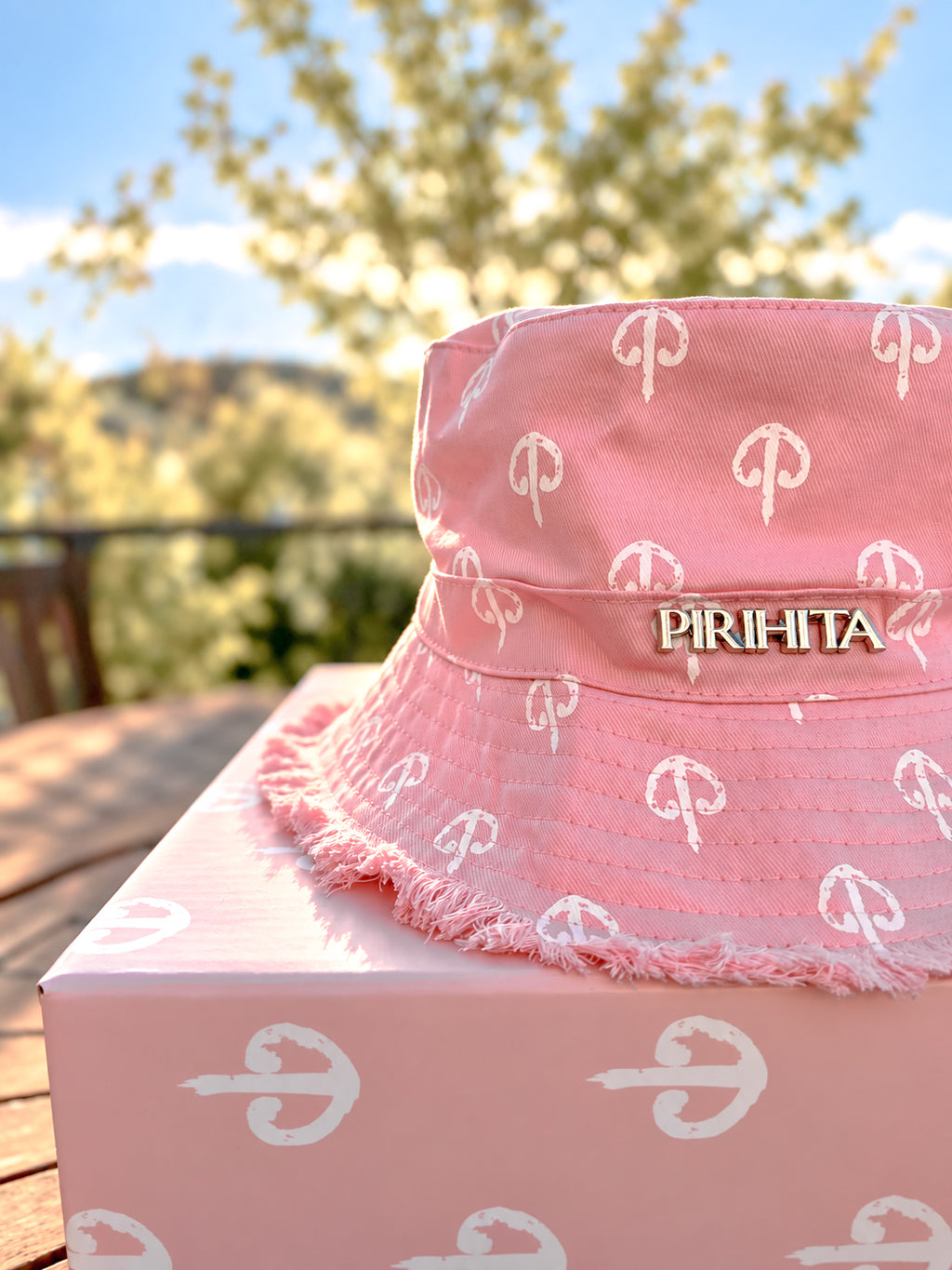 PIRIHITA - MANGŌPARE BUCKET HAT